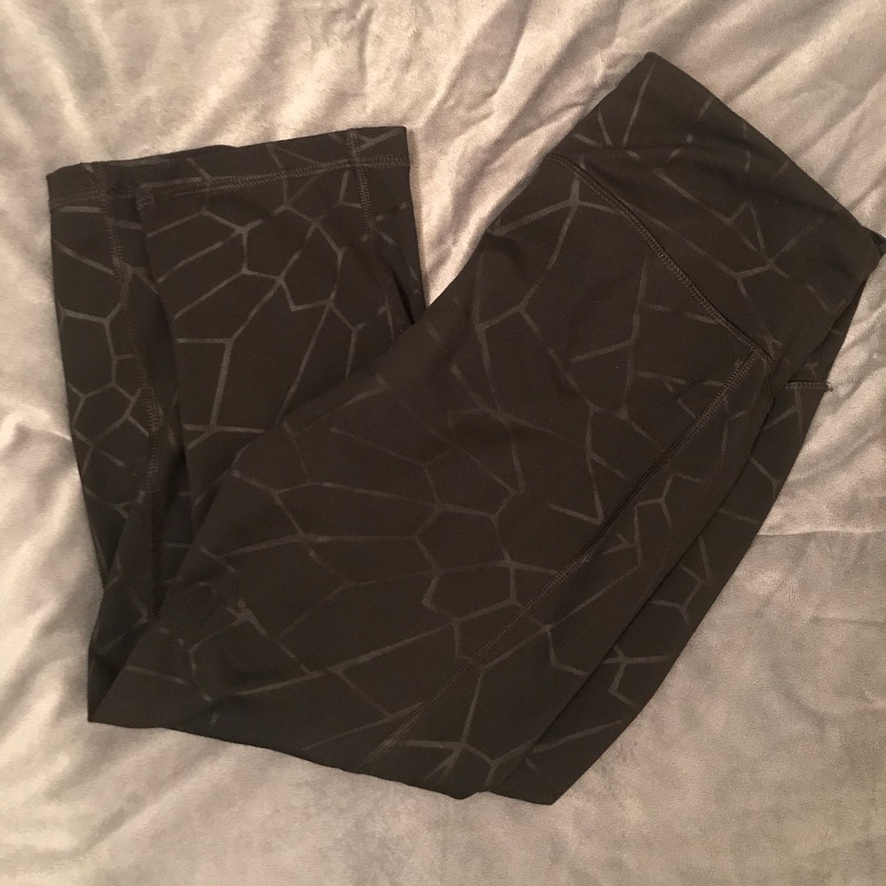 Old Navy Black Capri Workout Leggings